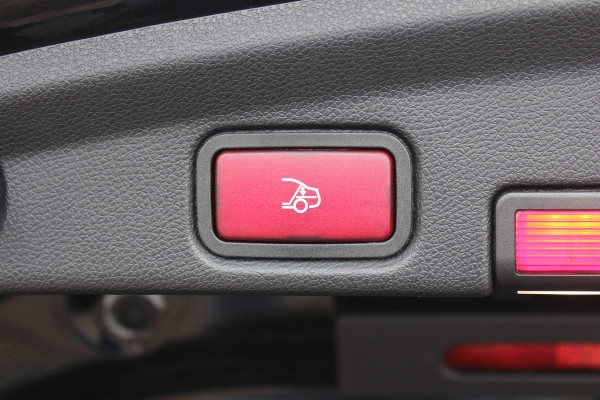 Mercedes-Benz E-Klasse Cabrio 200 25th Anniversary Edition / 360Camera / Leder / CarPlay / 19'' / Stoelverwarming / Windscherm / Nekverwarming / DAB /  Cruise Control