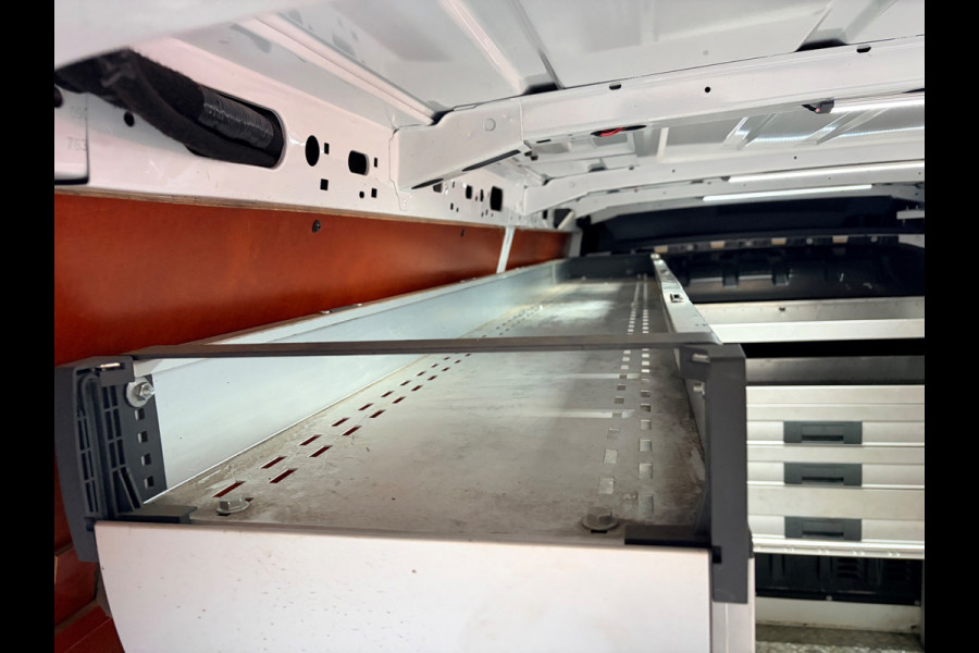 Renault Master Automaat Servicewagen T35 2.3 dCi 150pk L2H2 Energy Work Edition 3persoons, BOTT inrichting, Trekhaak Rijklaarprijs
