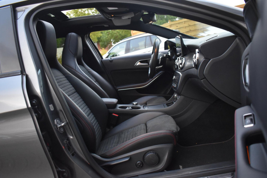 Mercedes-Benz GLA 180 AMG Line Pano Keyless Camera LED