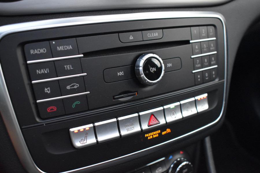 Mercedes-Benz GLA 180 AMG Line Pano Keyless Camera LED