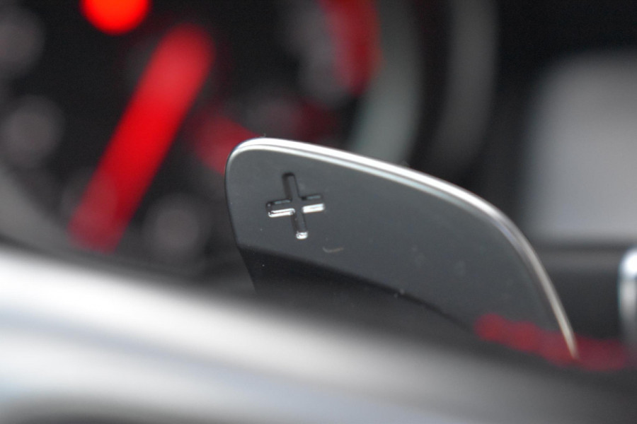 Mercedes-Benz GLA 180 AMG Line Pano Keyless Camera LED