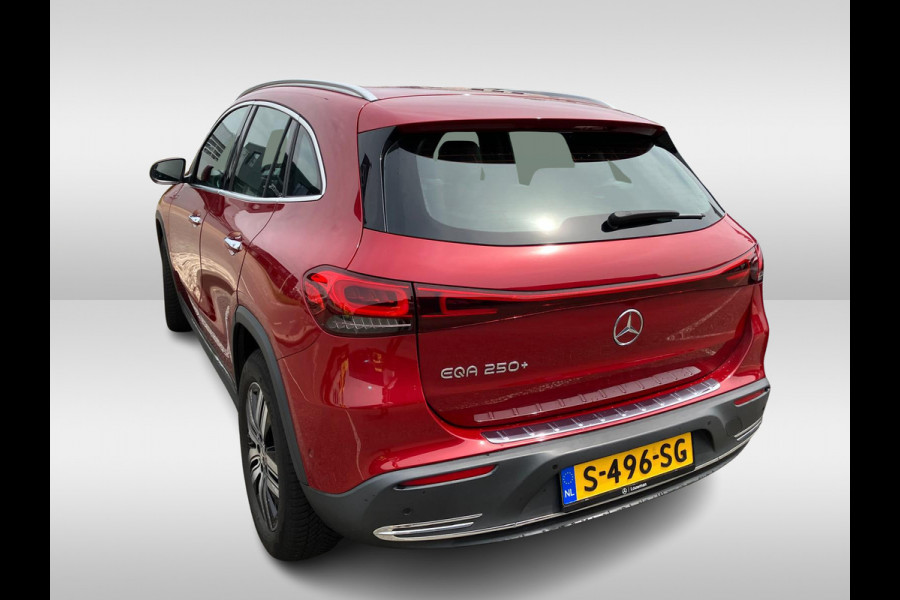 Mercedes-Benz EQA 250+ Luxury Line 71 kWh / SoH 93,4% / Camera / Leder / CarPlay / Keyless / 18'' / Stoelverwarming / DAB / Cruise Control
