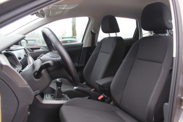 Volkswagen Polo 1.0 TSI Comfortline R-line / Camera / Navigatie / Parkeerhulp V+A / LED / 16'' / Apple CarPlay / Getint glas / Cruise Control Adaptief
