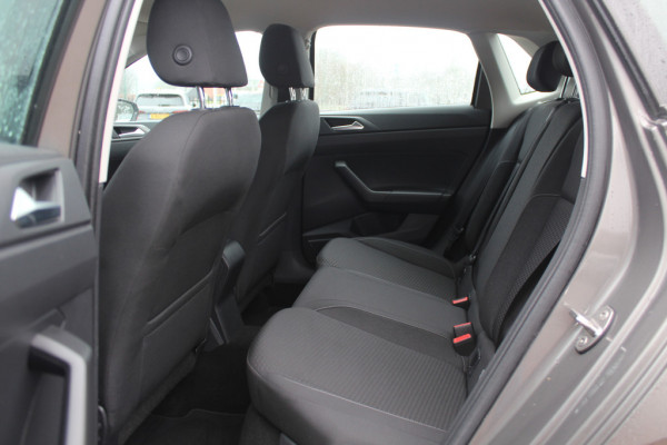 Volkswagen Polo 1.0 TSI Comfortline R-line / Camera / Navigatie / Parkeerhulp V+A / LED / 16'' / Apple CarPlay / Getint glas / Cruise Control Adaptief