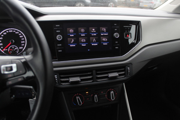 Volkswagen Polo 1.0 TSI Comfortline R-line / Camera / Navigatie / Parkeerhulp V+A / LED / 16'' / Apple CarPlay / Getint glas / Cruise Control Adaptief