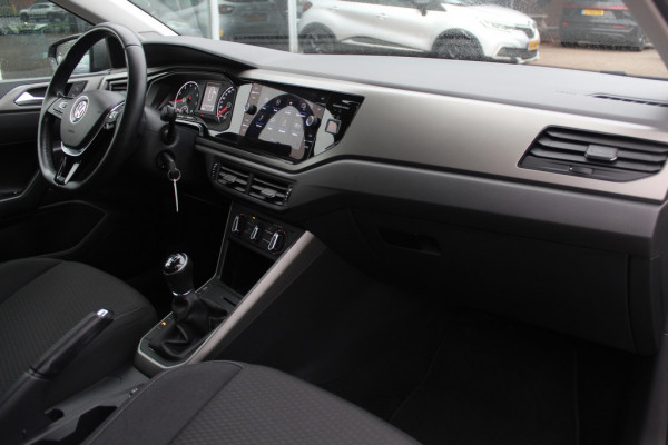Volkswagen Polo 1.0 TSI Comfortline R-line / Camera / Navigatie / Parkeerhulp V+A / LED / 16'' / Apple CarPlay / Getint glas / Cruise Control Adaptief