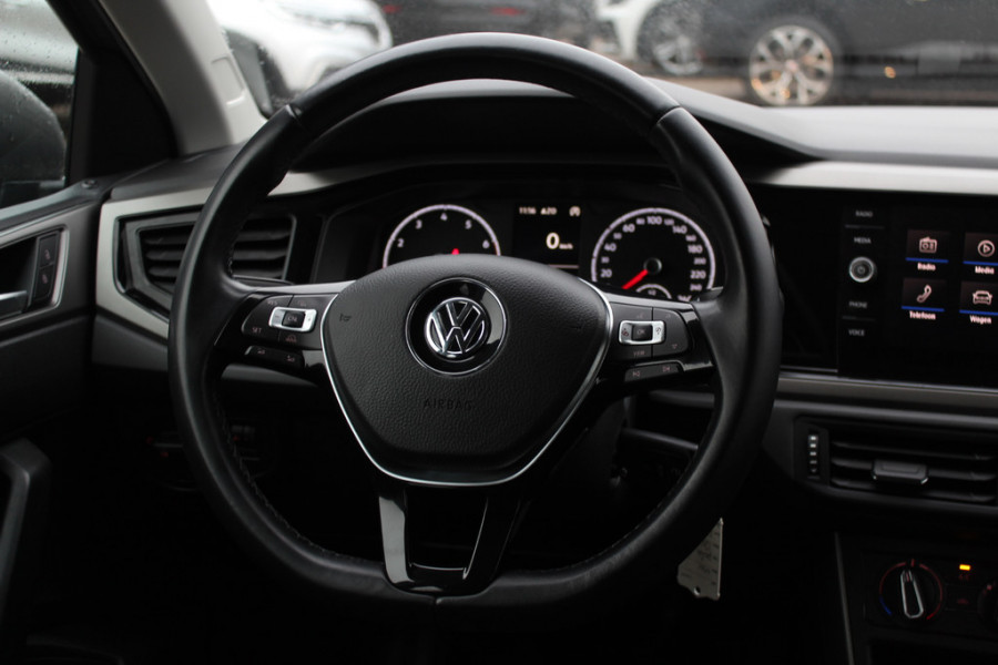 Volkswagen Polo 1.0 TSI Comfortline R-line / Camera / Navigatie / Parkeerhulp V+A / LED / 16'' / Apple CarPlay / Getint glas / Cruise Control Adaptief