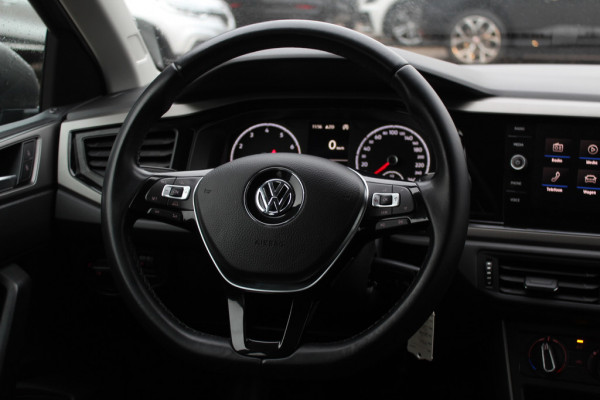 Volkswagen Polo 1.0 TSI Comfortline R-line / Camera / Navigatie / Parkeerhulp V+A / LED / 16'' / Apple CarPlay / Getint glas / Cruise Control Adaptief
