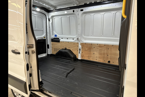 Ford Transit 2.0 TDCI L2H2 3Pers. / Pdc.V+A / Airco / Radio multimedia / Imperial / Apk 07-2027