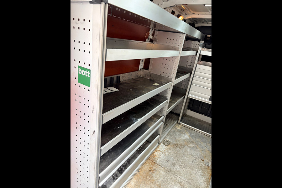 Renault Master Automaat Servicewagen T35 2.3 dCi 150pk L2H2 Energy Work Edition 3persoons, BOTT inrichting, Trekhaak Rijklaarprijs