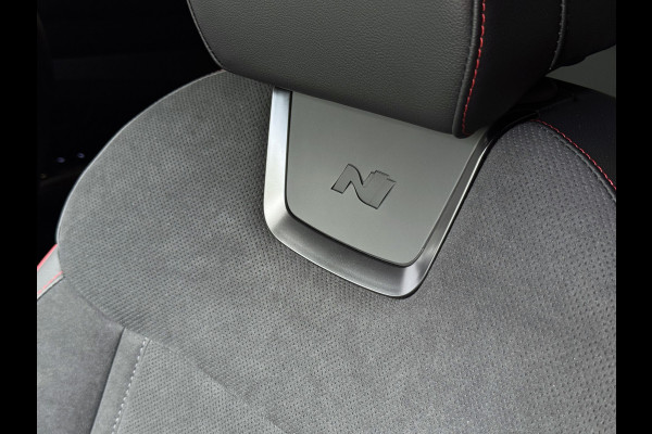Hyundai Tucson NIEUWE AUTO 1.6 T-GDI PHEV N-LINE 360CAM ELEK.KLEP ELEK.STOEL MET GEHEUGEN VERWARMD/KOELING SUBWOOFER 19" LMV ZWARTE HEMEL STUUR PLUG IN HYBRIDE