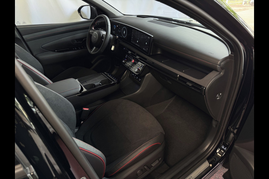 Hyundai Tucson NIEUWE AUTO 1.6 T-GDI PHEV N-LINE 360CAM ELEK.KLEP ELEK.STOEL MET GEHEUGEN VERWARMD/KOELING SUBWOOFER 19" LMV ZWARTE HEMEL STUUR PLUG IN HYBRIDE