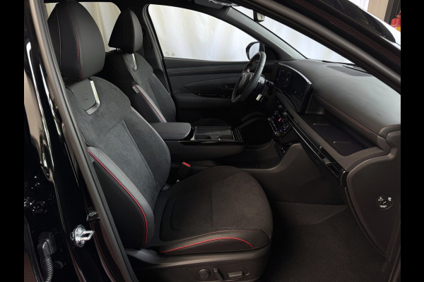 Hyundai Tucson NIEUWE AUTO 1.6 T-GDI PHEV N-LINE 360CAM ELEK.KLEP ELEK.STOEL MET GEHEUGEN VERWARMD/KOELING SUBWOOFER 19" LMV ZWARTE HEMEL STUUR PLUG IN HYBRIDE