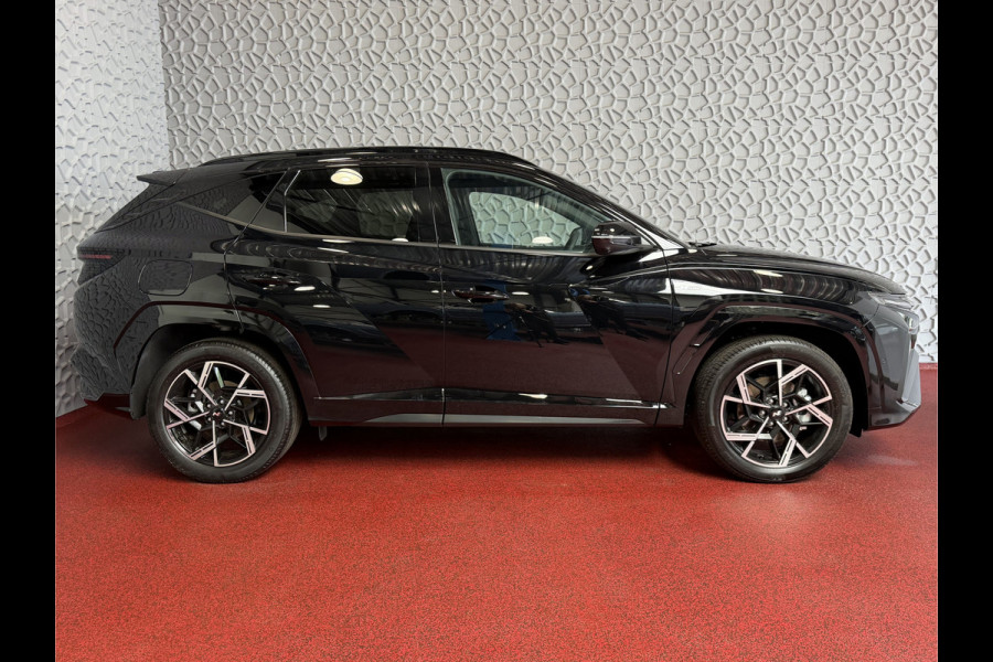 Hyundai Tucson NIEUWE AUTO 1.6 T-GDI PHEV N-LINE 360CAM ELEK.KLEP ELEK.STOEL MET GEHEUGEN VERWARMD/KOELING SUBWOOFER 19" LMV ZWARTE HEMEL STUUR PLUG IN HYBRIDE