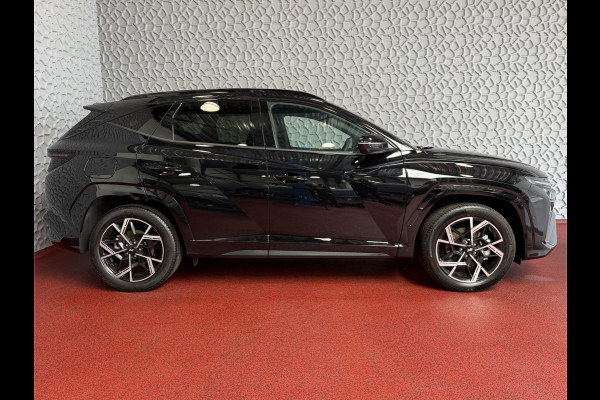 Hyundai Tucson NIEUWE AUTO 1.6 T-GDI PHEV N-LINE 360CAM ELEK.KLEP ELEK.STOEL MET GEHEUGEN VERWARMD/KOELING SUBWOOFER 19" LMV ZWARTE HEMEL STUUR PLUG IN HYBRIDE