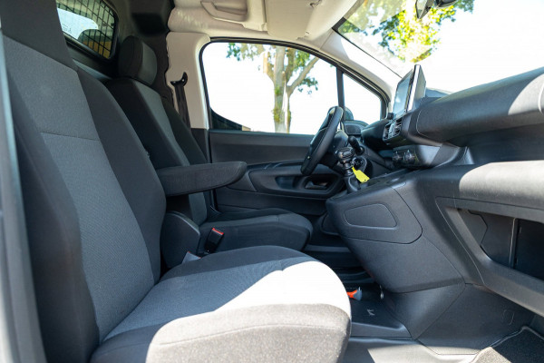 Peugeot Partner 1.2 PureTech 110 PK Premium Airco I Parkeersensoren I CarPlay I Android I Cruise I Navigatie I NAP