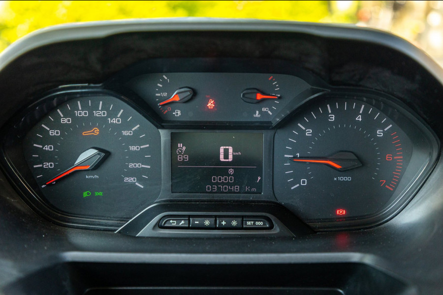 Peugeot Partner 1.2 PureTech 110 PK Premium Airco I Parkeersensoren I CarPlay I Android I Cruise I Navigatie I NAP