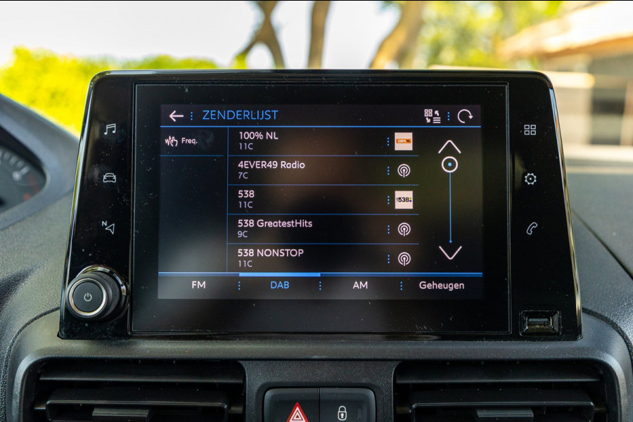 Peugeot Partner 1.2 PureTech 110 PK Premium Airco I Parkeersensoren I CarPlay I Android I Cruise I Navigatie I NAP