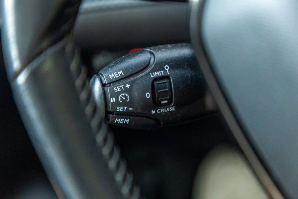 Peugeot e-208 EV Allure 50 kWh Soh 83% I Led I Half leder I Sfeerverlichting I Camera I Android I CarPlay I NL Auto I NAP