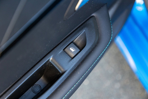 Peugeot e-208 EV Allure 50 kWh Soh 83% I Led I Half leder I Sfeerverlichting I Camera I Android I CarPlay I NL Auto I NAP