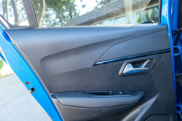 Peugeot e-208 EV Allure 50 kWh Soh 83% I Led I Half leder I Sfeerverlichting I Camera I Android I CarPlay I NL Auto I NAP