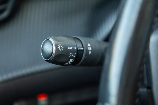 Peugeot e-208 EV Allure 50 kWh Soh 83% I Led I Half leder I Sfeerverlichting I Camera I Android I CarPlay I NL Auto I NAP