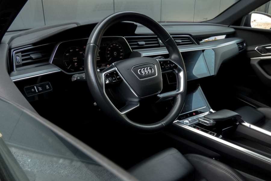 Audi e-tron E-tron 55 quattro advanced Pro Line Plus 95 kWh |SOH 90% | Trekhaak | Pano | ACC | B&O | Head Up