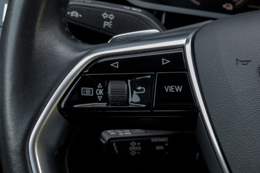 Audi e-tron E-tron 55 quattro advanced Pro Line Plus 95 kWh |SOH 90% | Trekhaak | Pano | ACC | B&O | Head Up