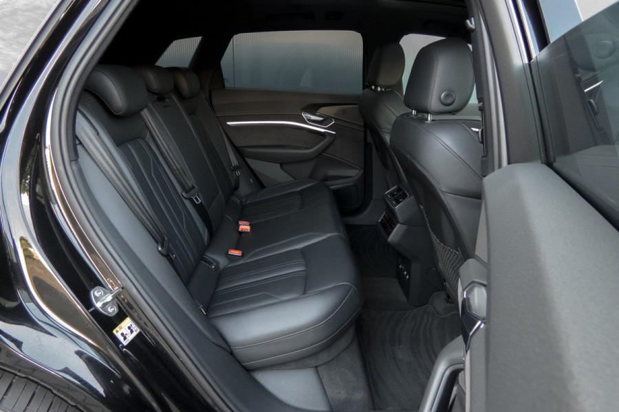 Audi e-tron E-tron 55 quattro advanced Pro Line Plus 95 kWh |SOH 90% | Trekhaak | Pano | ACC | B&O | Head Up