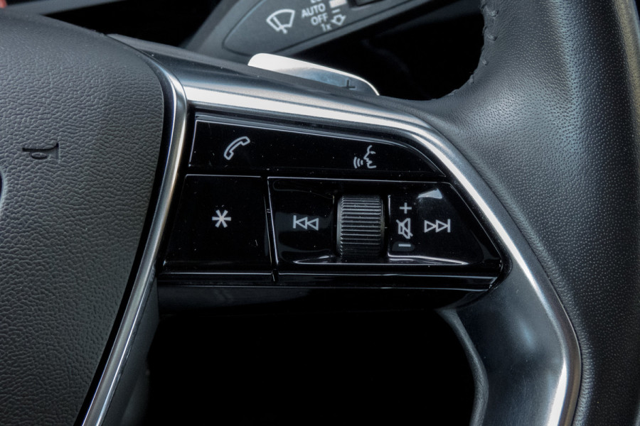 Audi e-tron E-tron 55 quattro advanced Pro Line Plus 95 kWh |SOH 90% | Trekhaak | Pano | ACC | B&O | Head Up
