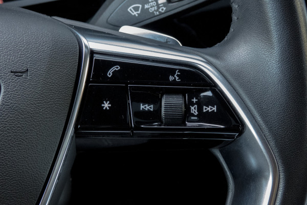 Audi e-tron E-tron 55 quattro advanced Pro Line Plus 95 kWh |SOH 90% | Trekhaak | Pano | ACC | B&O | Head Up