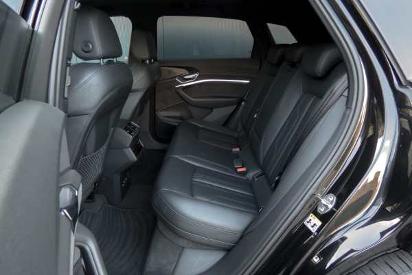 Audi e-tron E-tron 55 quattro advanced Pro Line Plus 95 kWh |SOH 90% | Trekhaak | Pano | ACC | B&O | Head Up