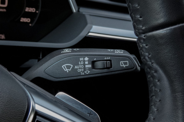 Audi e-tron E-tron 55 quattro advanced Pro Line Plus 95 kWh |SOH 90% | Trekhaak | Pano | ACC | B&O | Head Up