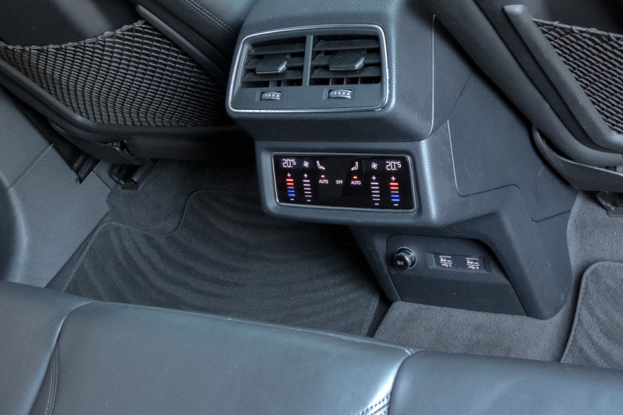Audi e-tron E-tron 55 quattro advanced Pro Line Plus 95 kWh |SOH 90% | Trekhaak | Pano | ACC | B&O | Head Up