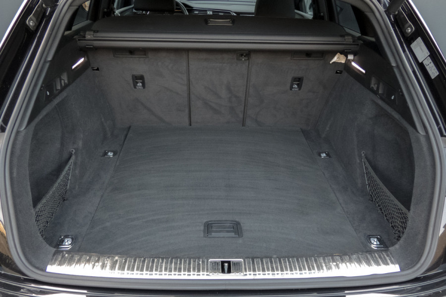 Audi e-tron E-tron 55 quattro advanced Pro Line Plus 95 kWh |SOH 90% | Trekhaak | Pano | ACC | B&O | Head Up
