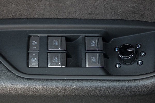 Audi e-tron E-tron 55 quattro advanced Pro Line Plus 95 kWh |SOH 90% | Trekhaak | Pano | ACC | B&O | Head Up