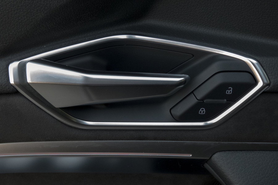 Audi e-tron E-tron 55 quattro advanced Pro Line Plus 95 kWh |SOH 90% | Trekhaak | Pano | ACC | B&O | Head Up