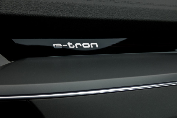 Audi e-tron E-tron 55 quattro advanced Pro Line Plus 95 kWh |SOH 90% | Trekhaak | Pano | ACC | B&O | Head Up