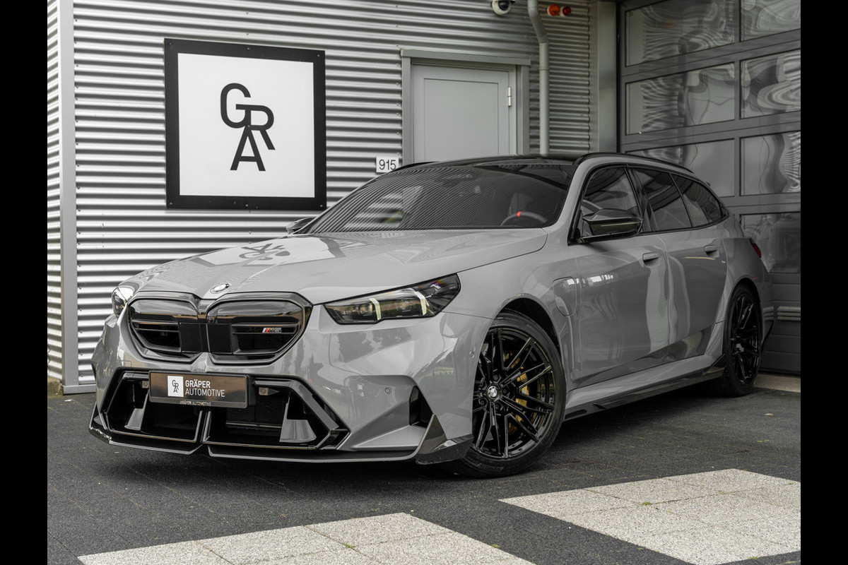BMW M5 Touring M5 | CARBON | AKRAPOVIC | EVENTURI