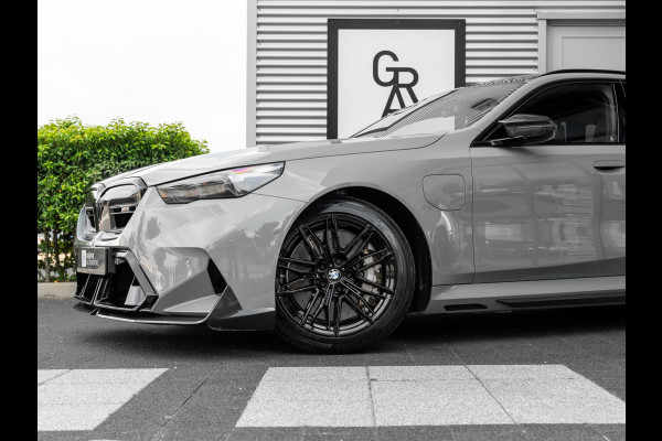 BMW M5 Touring M5 | CARBON | AKRAPOVIC | EVENTURI