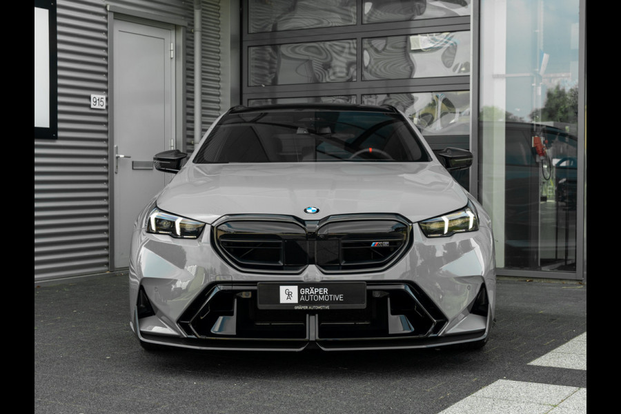BMW M5 Touring M5 | CARBON | AKRAPOVIC | EVENTURI