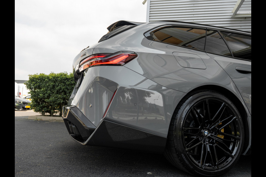 BMW M5 Touring M5 | CARBON | AKRAPOVIC | EVENTURI