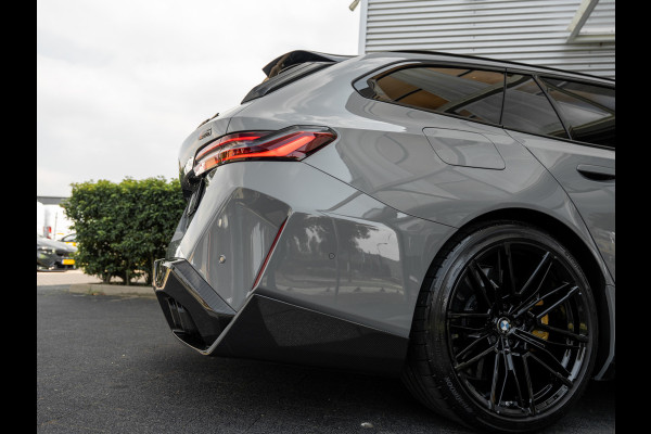 BMW M5 Touring M5 | CARBON | AKRAPOVIC | EVENTURI