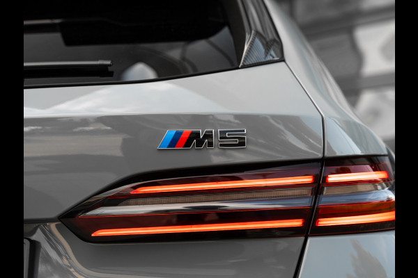 BMW M5 Touring M5 | CARBON | AKRAPOVIC | EVENTURI