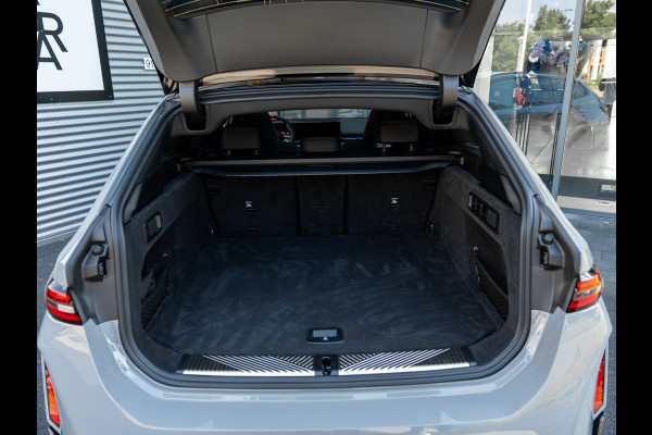 BMW M5 Touring M5 | CARBON | AKRAPOVIC | EVENTURI