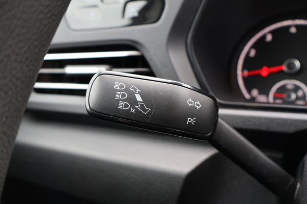Volkswagen Caddy 1.5 TSI 115pk Camera Trekhaak Apple Carplay