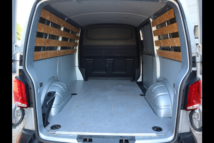 Volkswagen Transporter 2.0 TDI 150pk Automaat Euro 6 - Cruise - Camera - Trekhaak