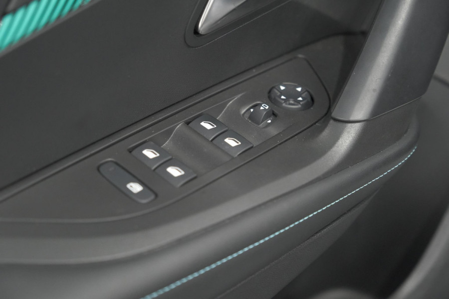 Peugeot 2008 PureTech 130 PK Allure Pack | Trekhaak | Camera | Adaptieve Cruise control | Keyless Entry | Apple Carplay