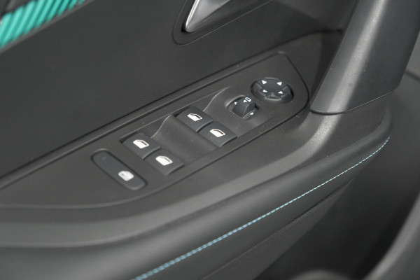 Peugeot 2008 PureTech 130 PK Allure Pack | Trekhaak | Camera | Adaptieve Cruise control | Keyless Entry | Apple Carplay
