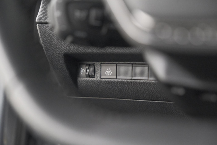 Peugeot 2008 PureTech 130 PK Allure Pack | Trekhaak | Camera | Adaptieve Cruise control | Keyless Entry | Apple Carplay